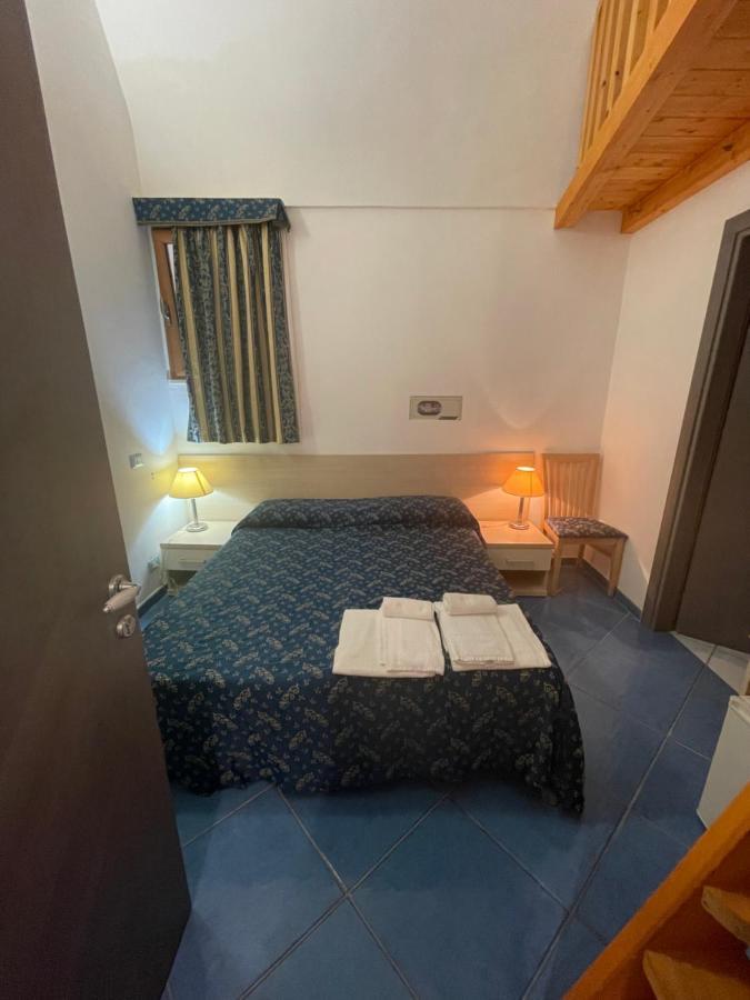B&B La Terrazza Sul Porto Ponza Eksteriør bilde
