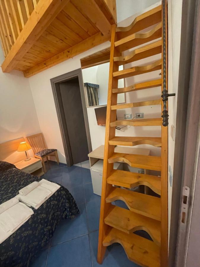 B&B La Terrazza Sul Porto Ponza Eksteriør bilde