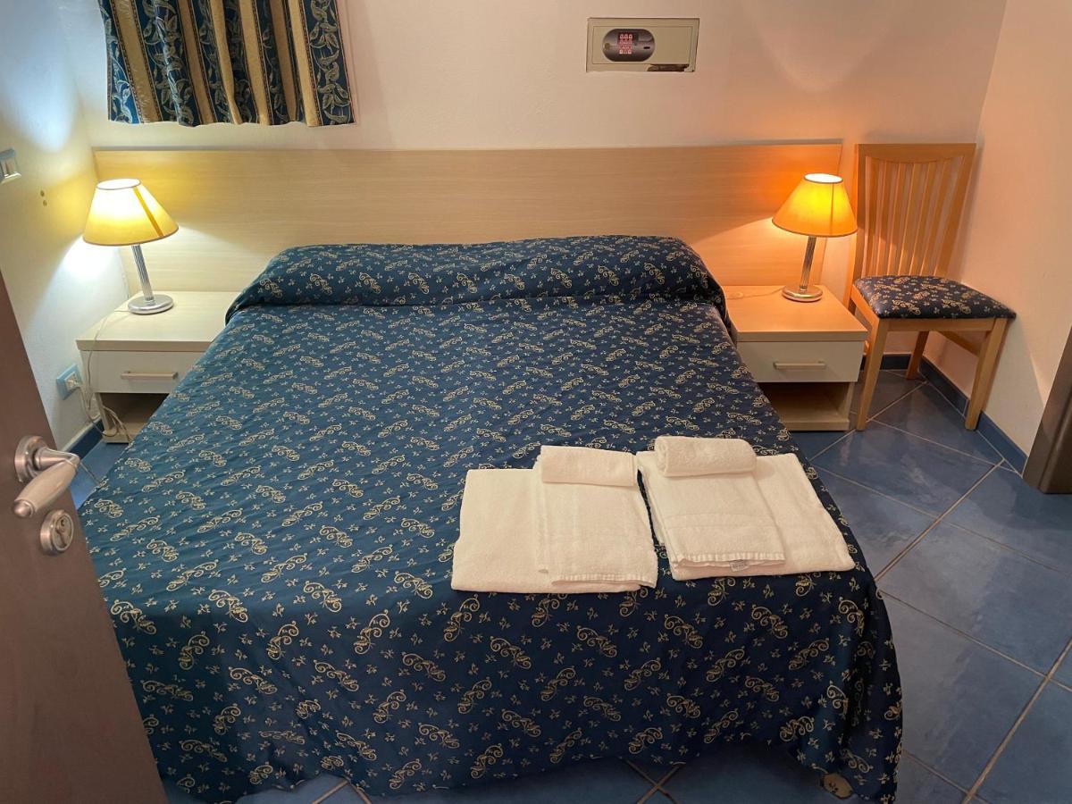 B&B La Terrazza Sul Porto Ponza Eksteriør bilde