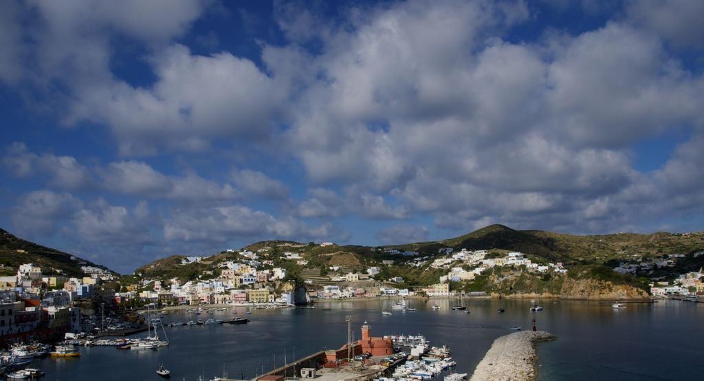 B&B La Terrazza Sul Porto Ponza Eksteriør bilde