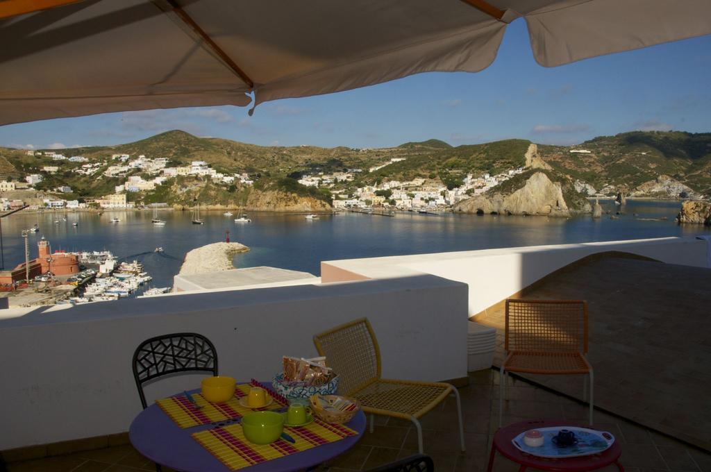 B&B La Terrazza Sul Porto Ponza Eksteriør bilde